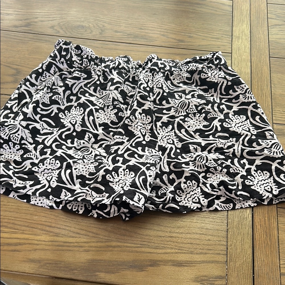 Black and White floral patterned  Shorts size medium